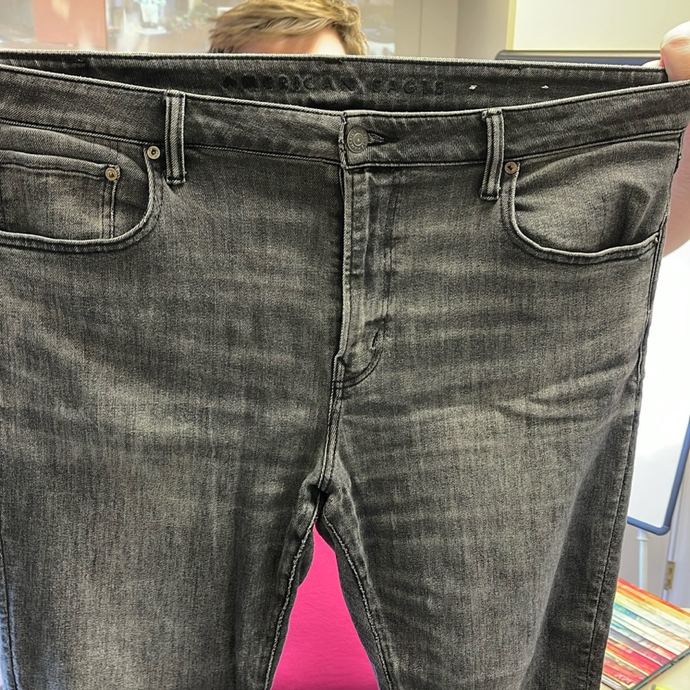 MEN’S 42 x 32 AMERICAN EAGLE GRAY FADED JEANS WITH AIRFLEX + TEMPTECH